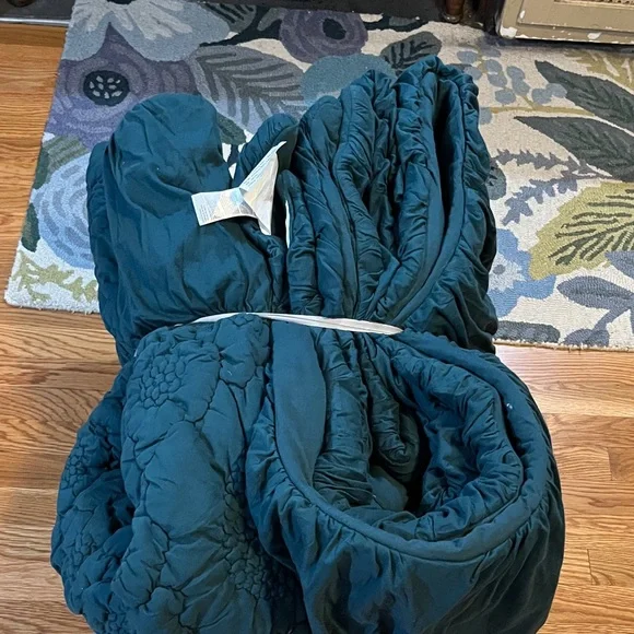 Anthropologie Dahlia Cotton Jersey Floral Quilt Size Cal Kkng NWT